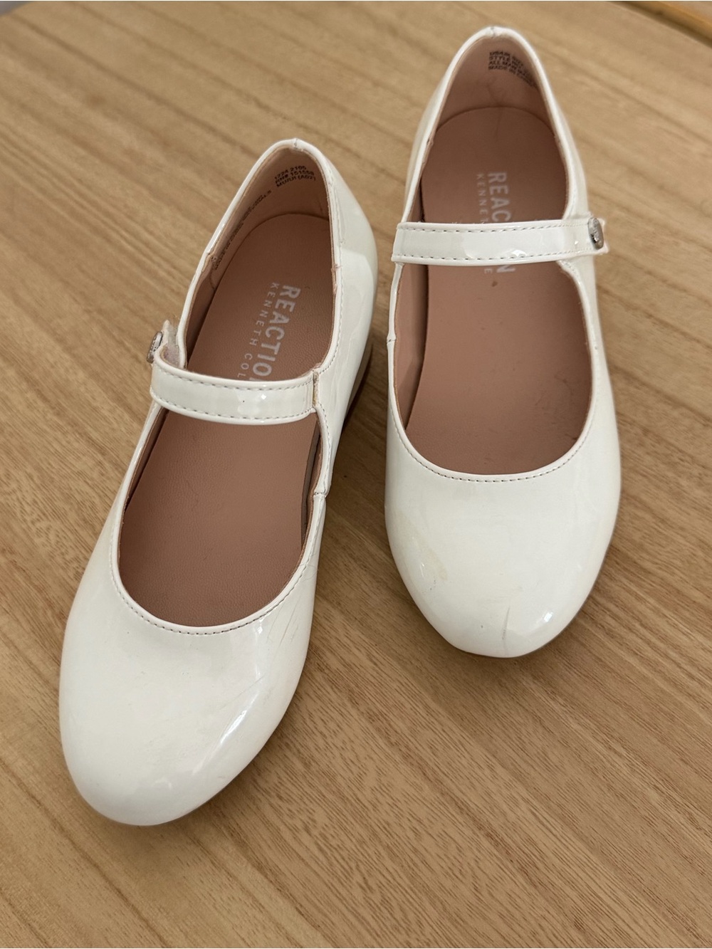 Reaction Kenneth Cole Girls White Patent Mary Jane Dress Shoes